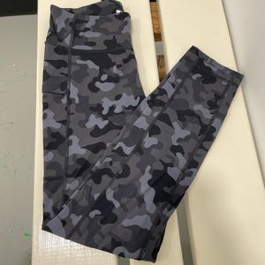 NWT Bass Outdoor Camo Leggings